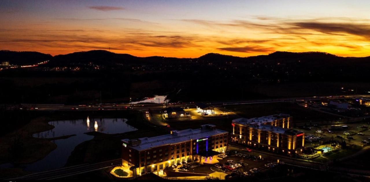 Holiday Inn Express & Suites Franklin - Berry Farms By Ihg Exteriör bild