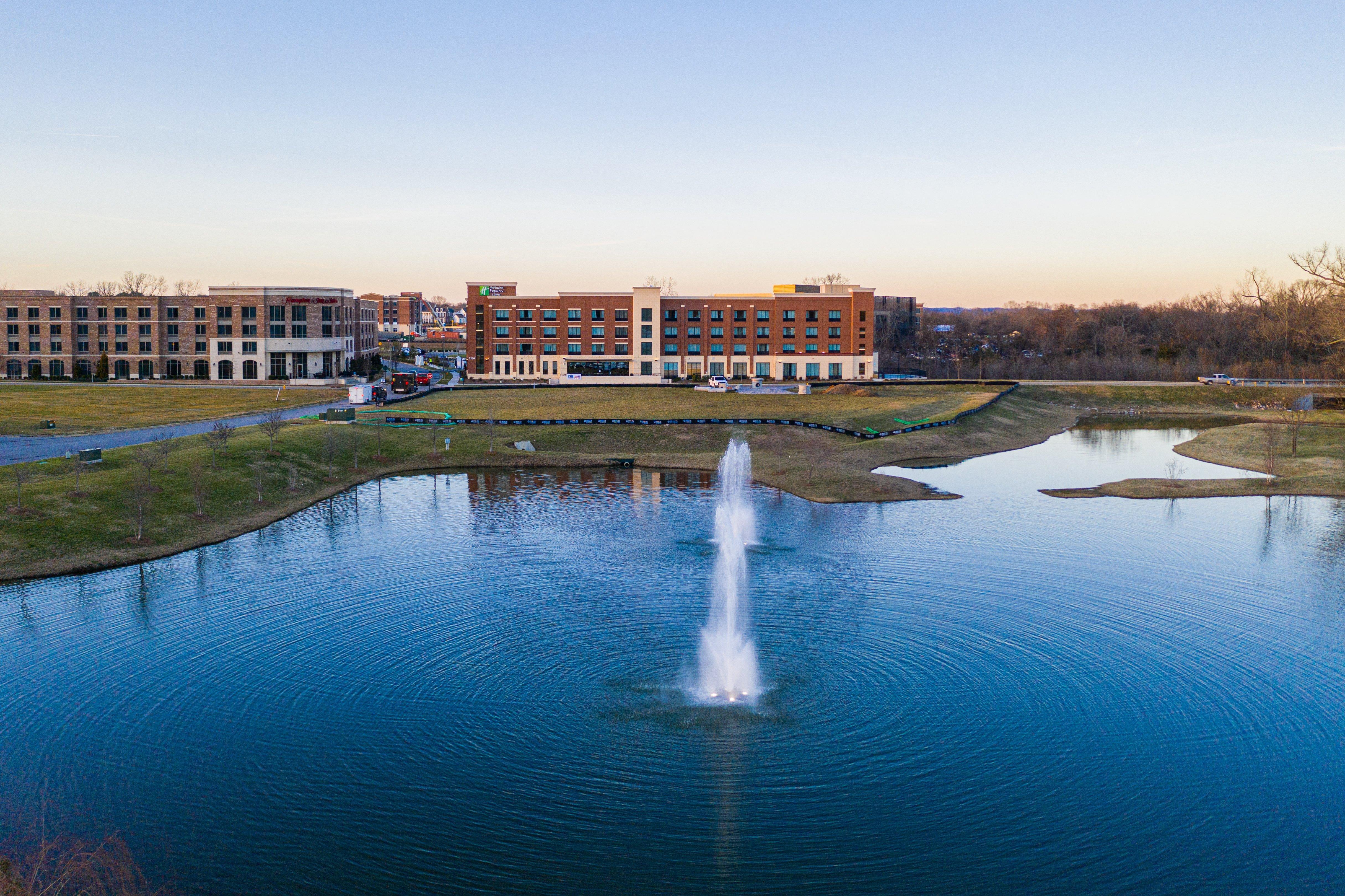 Holiday Inn Express & Suites Franklin - Berry Farms By Ihg Exteriör bild